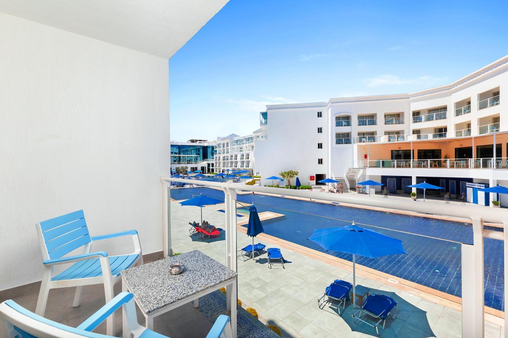 Pickalbatros Blu Spa Resort - Adults Friendly 16 Years Plus- Ultra All-Inclusive الغردقة المظهر الخارجي الصورة Balcony view of the pool at the Hilton Garden Inn