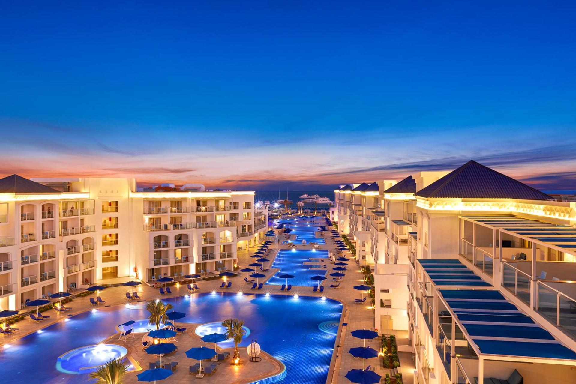 Pickalbatros Blu Spa Resort - Adults Friendly 16 Years Plus- Ultra All-Inclusive الغردقة المظهر الخارجي الصورة The resort at night